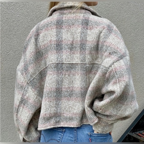 C’est Moi Women's Plaid Crop Shacket - Picture 3 of 3